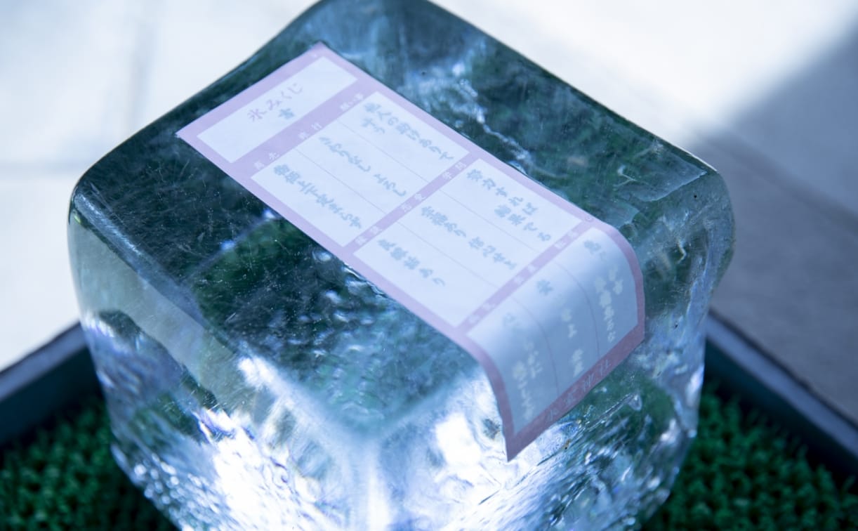 文字が浮き出る氷みくじ